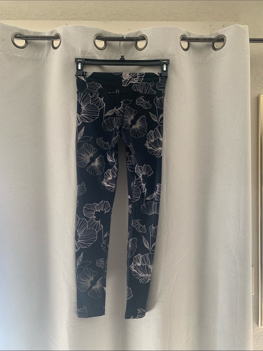 Women's Navy Floral Leggings - Comfortable Everyday Stretch - Picture 6 of 8